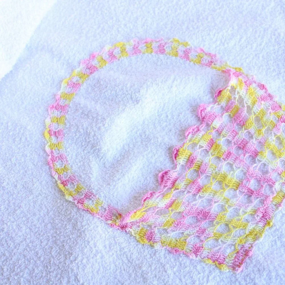 Vintage 1980s Bath Towel, Cone Terrycloth Towel With Crochet Flower Basket